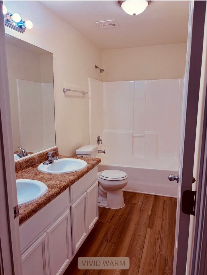 965 Middle Ln - Photo 4 of 7