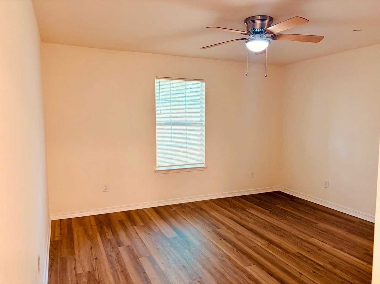 965 Middle Ln - Photo 5 of 7