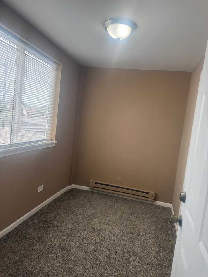 6223 S Major Ave #2R - Photo 4 of 9