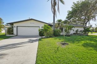 3719 Se 1st Pl - Photo 1 of 1