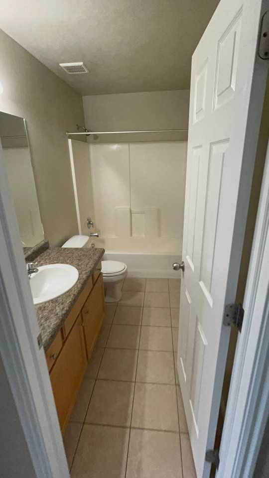 2435 Charleston Ave - Photo 4 of 13