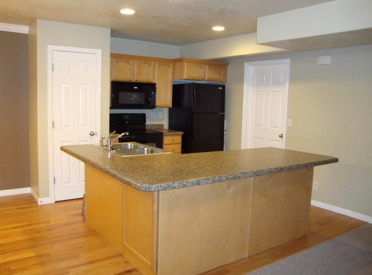 2435 Charleston Ave - Photo 5 of 13