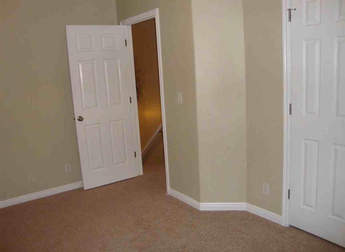 2435 Charleston Ave - Photo 7 of 13