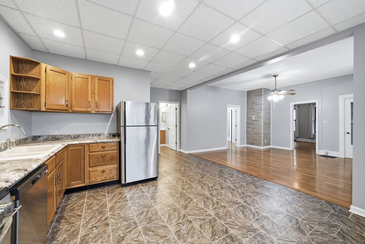 411 N Madison St #A - Photo 2 of 12