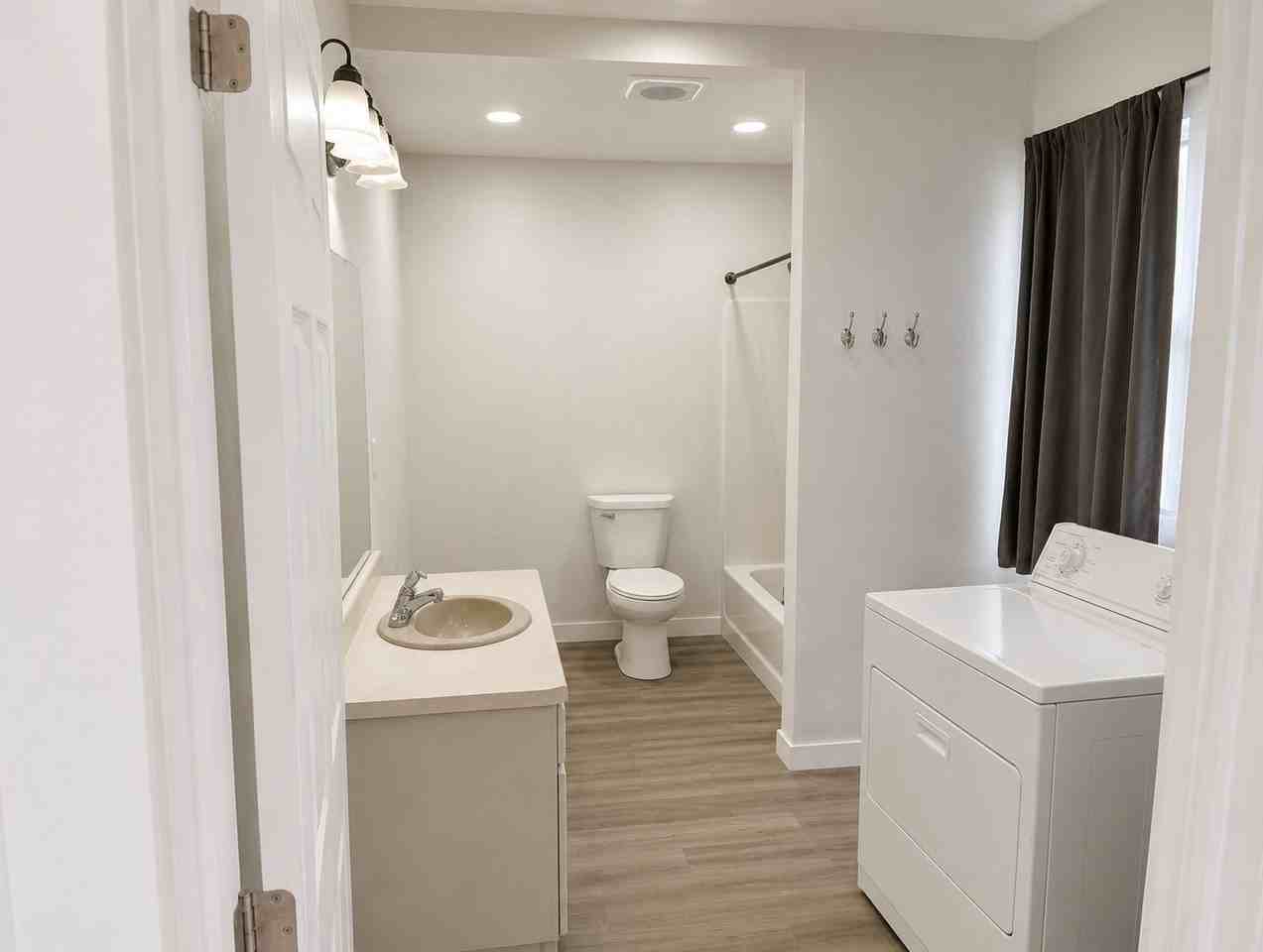 232 N Main St - Photo 4 of 18