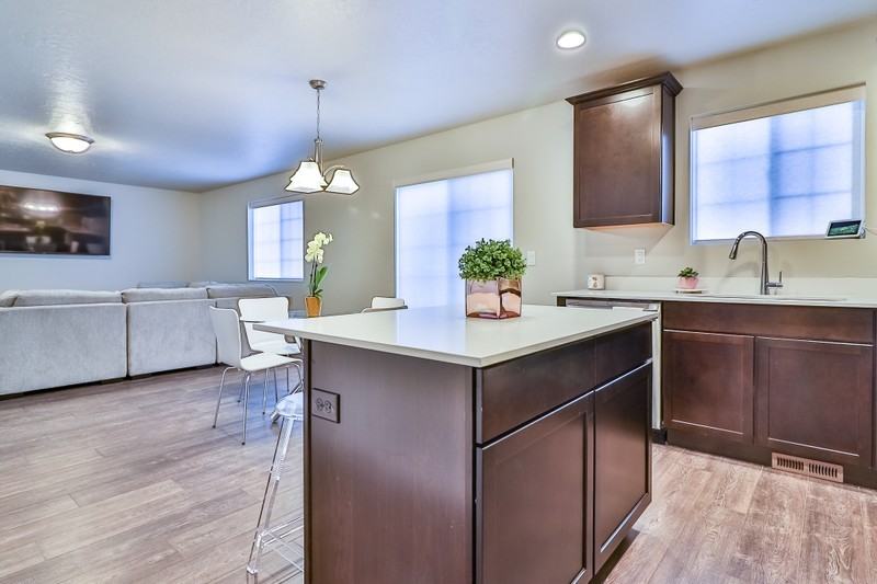 1063 W Osprey Dr - Photo 5 of 23