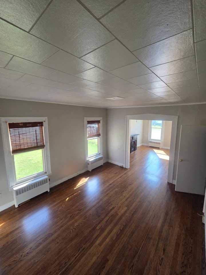 422 4th Ave - Photo 3 of 10