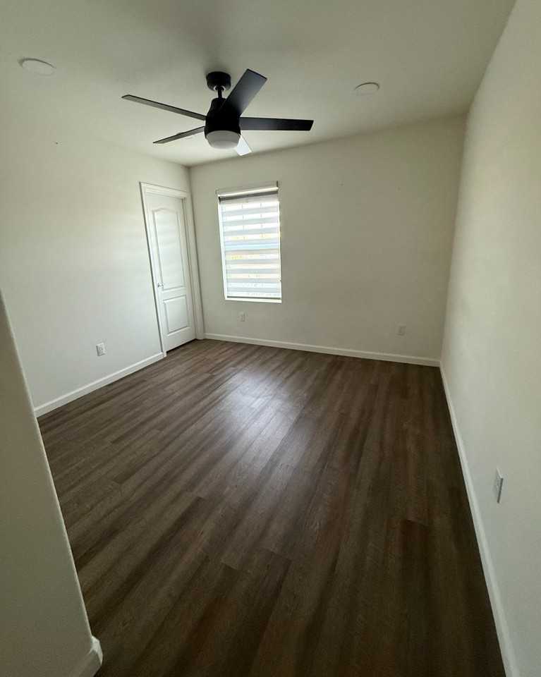 6954 E Braly Ave - Photo 3 of 6