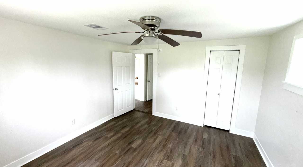 6218 Anderson St - Photo 2 of 10