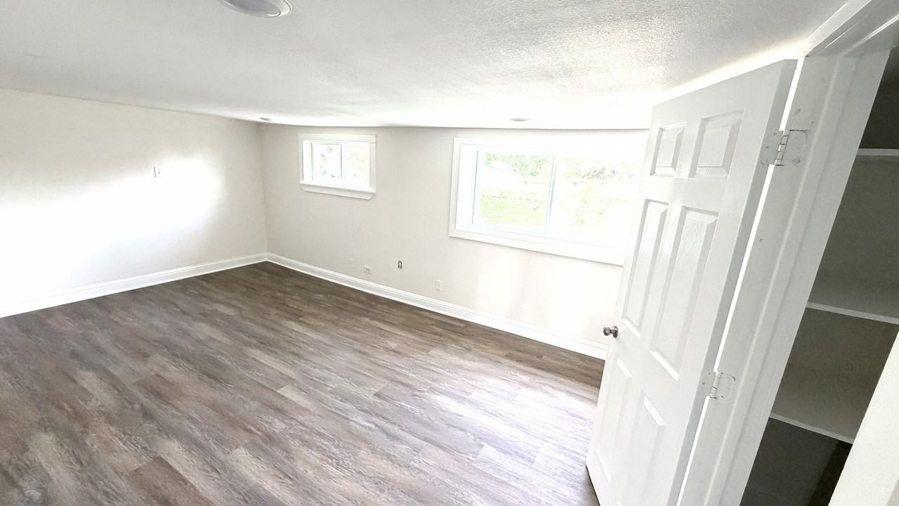 6218 Anderson St - Photo 3 of 10