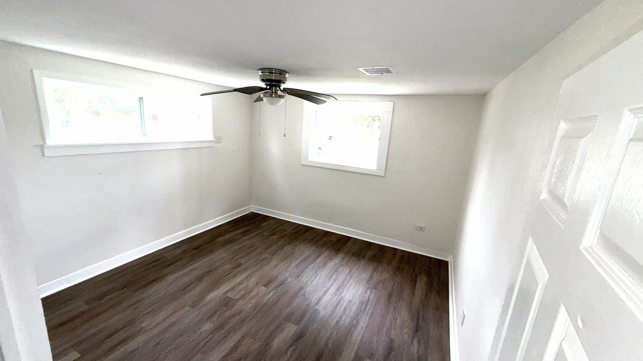 6218 Anderson St - Photo 4 of 10