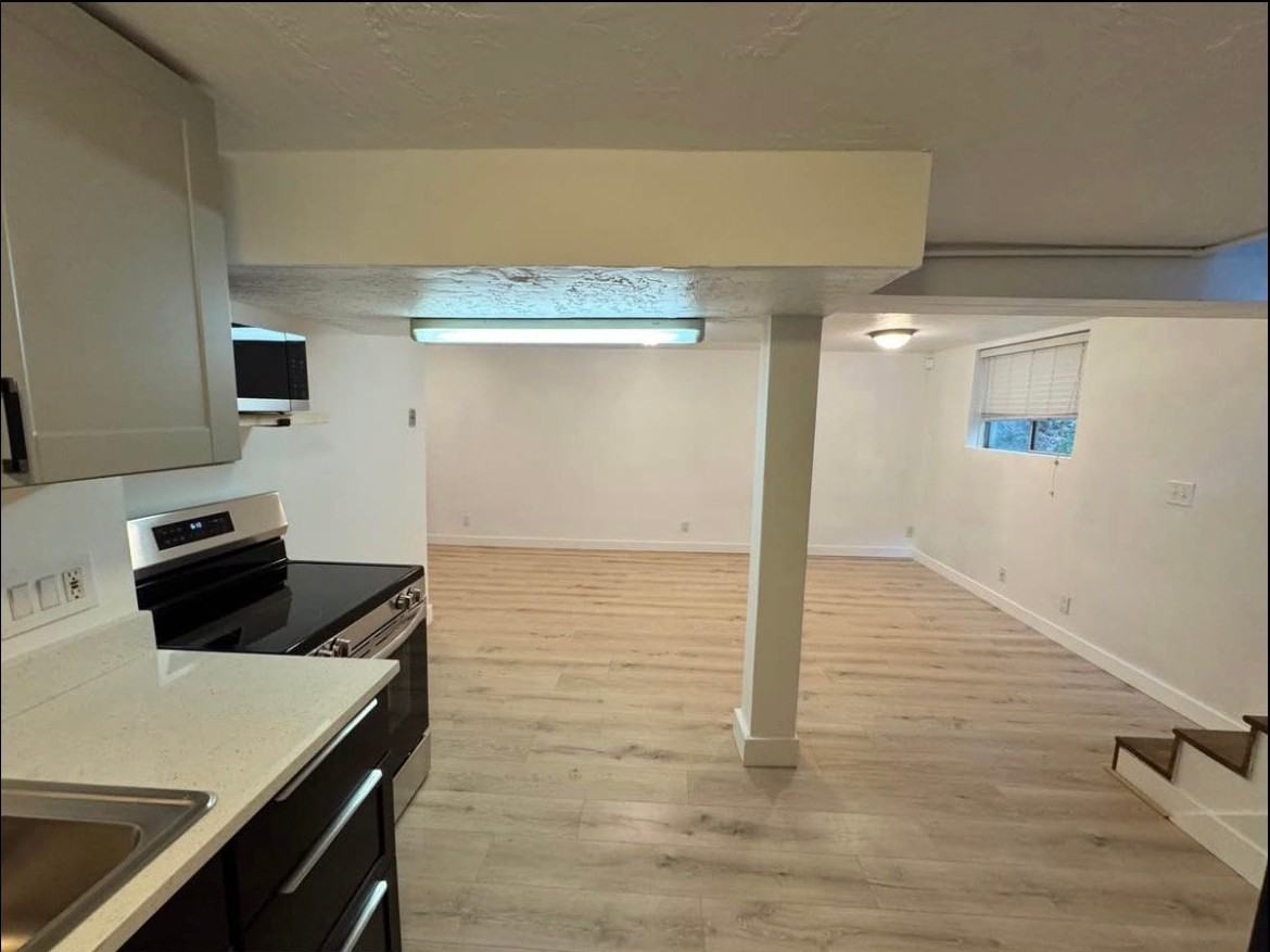 3985 Evelyn Rd - Photo 3 of 9