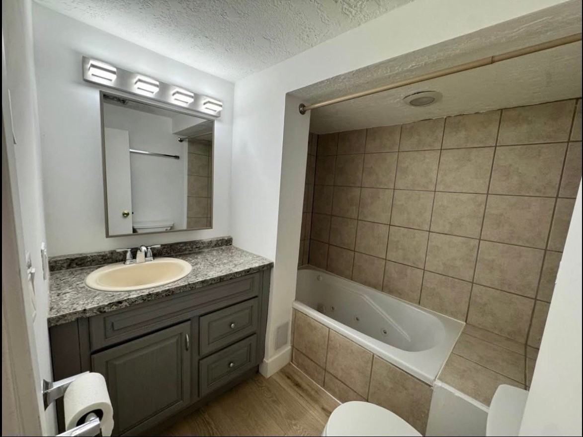 3985 Evelyn Rd - Photo 5 of 9
