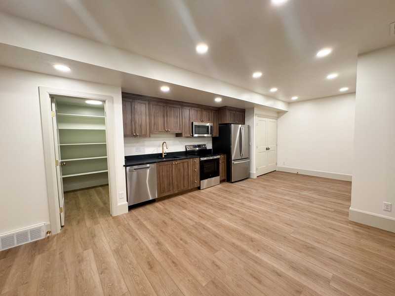3186 N Jones St - Photo 2 of 20