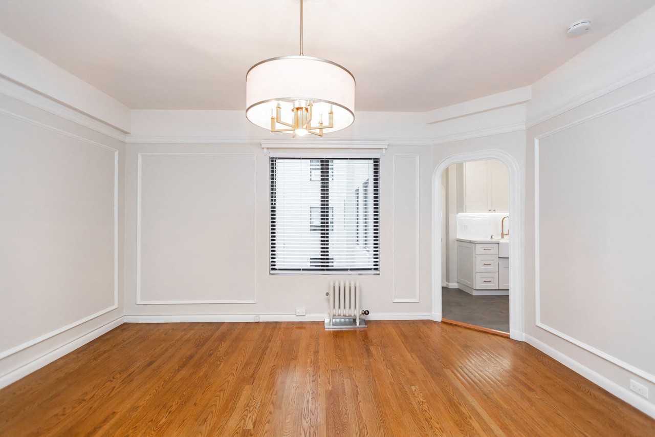 2275 Broadway - Photo 5 of 34