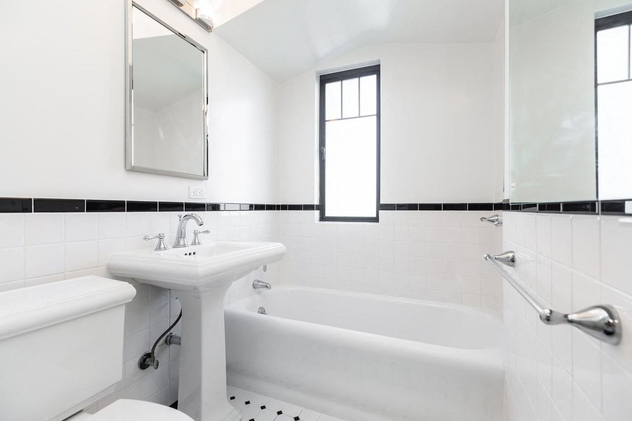 2275 Broadway - Photo 6 of 34