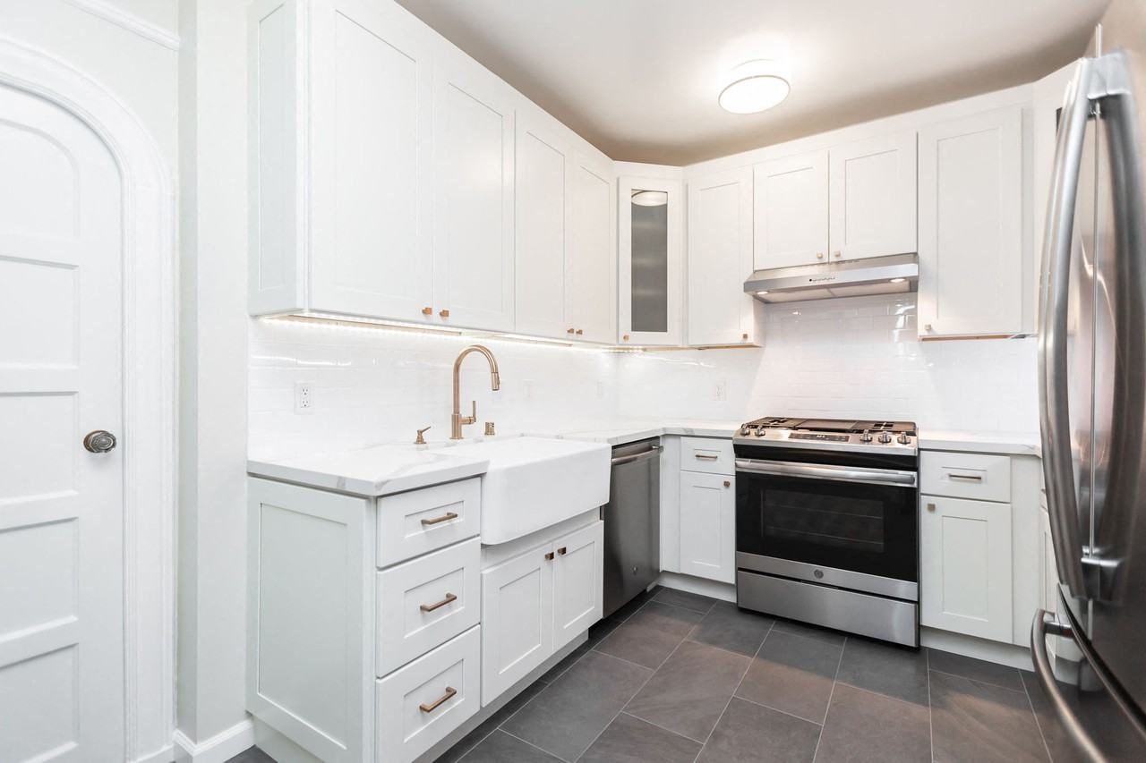 2275 Broadway - Photo 7 of 34