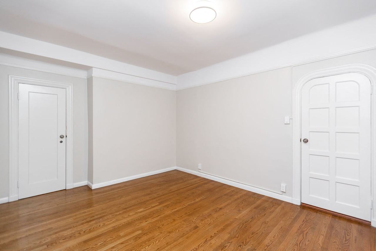 2275 Broadway - Photo 5 of 34