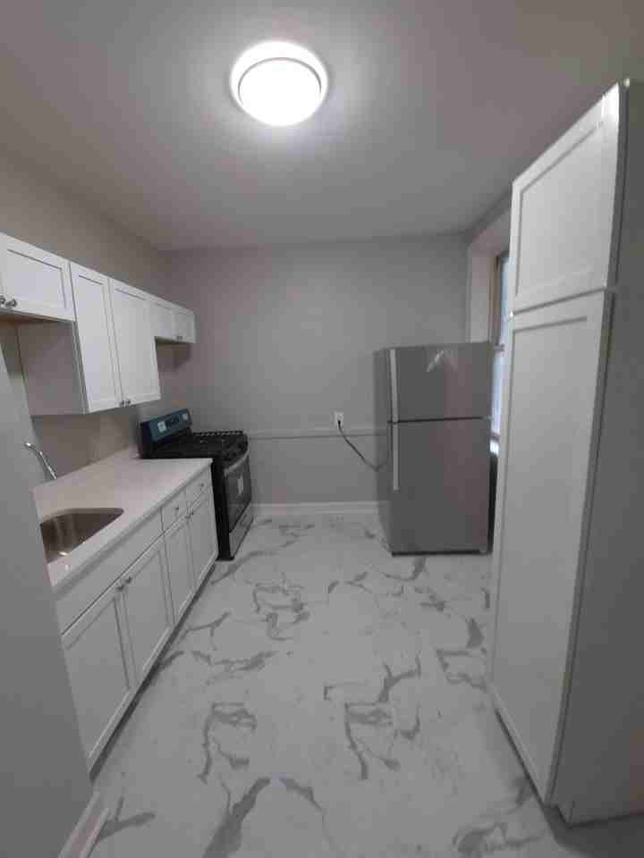 5735 W Washington - Photo 2 of 11