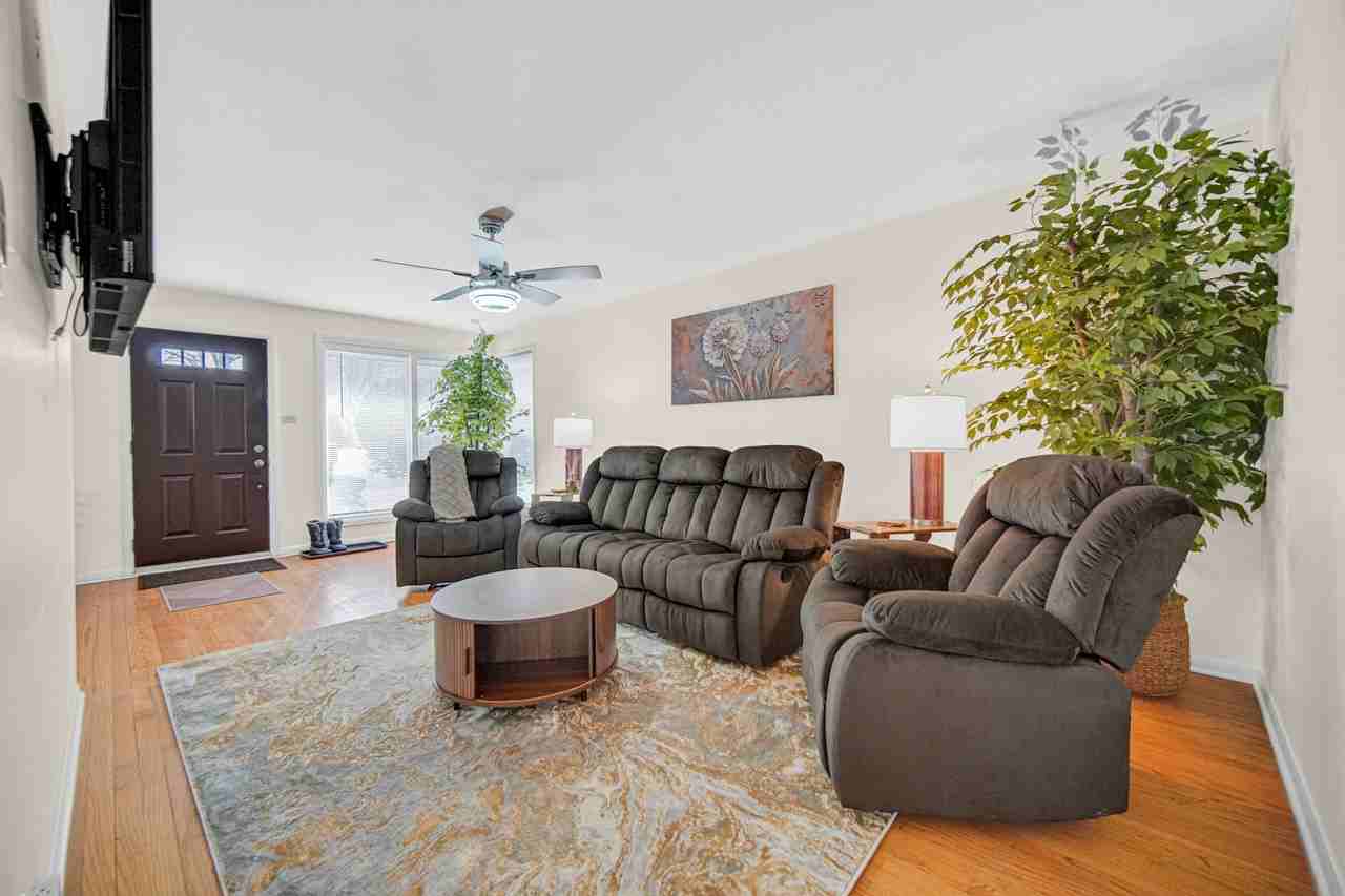 3914 212th Pl - Photo 3 of 11