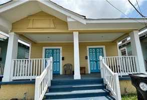 featured image of 8409 Apple St
