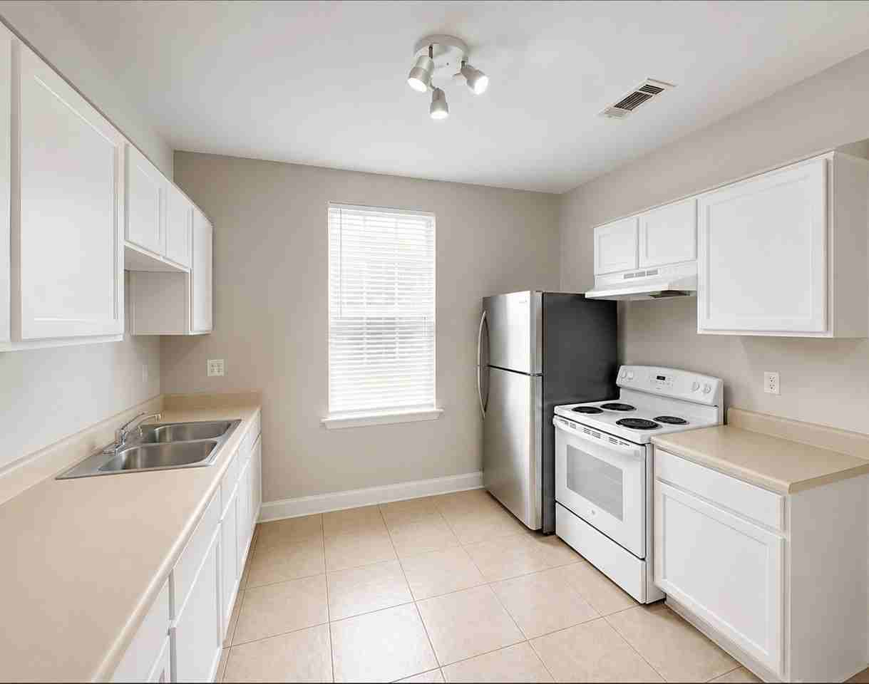 8409 Apple St - Photo 5 of 5