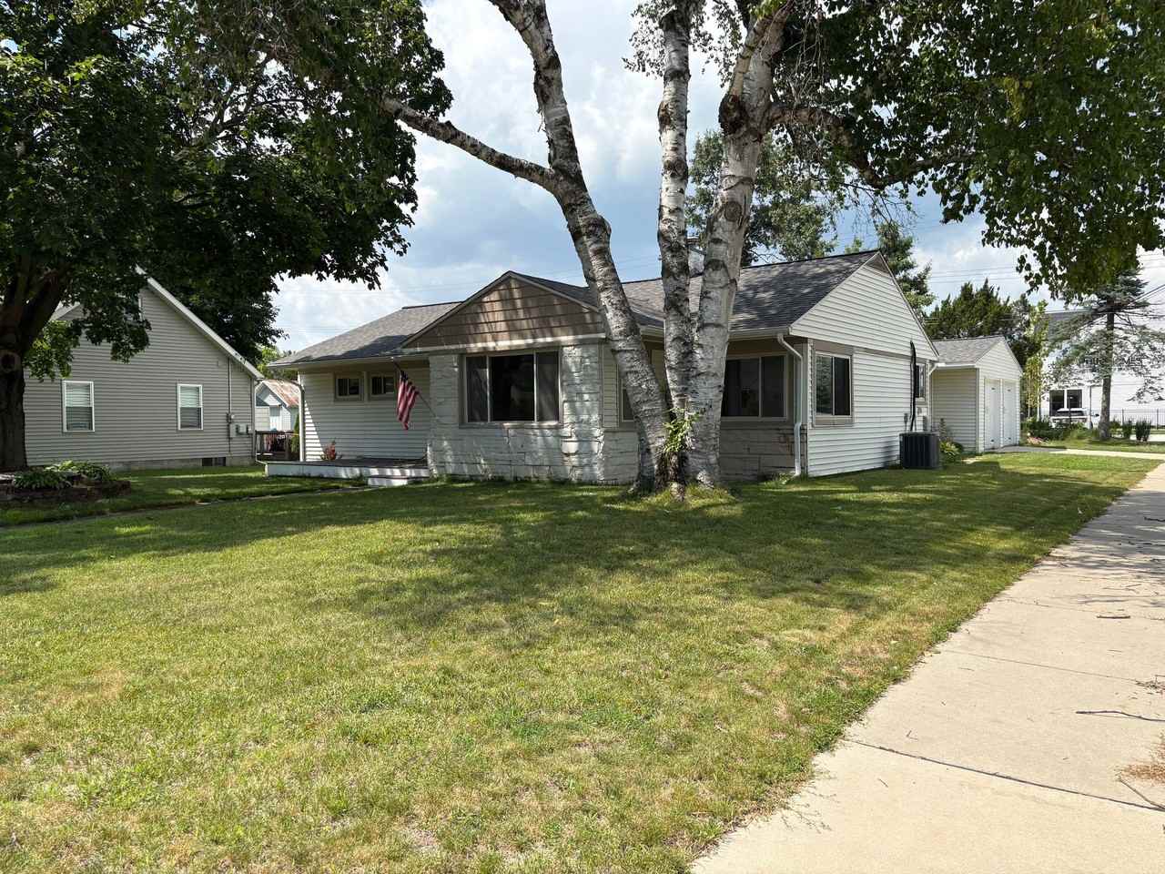 1006 State St - Photo 2 of 11