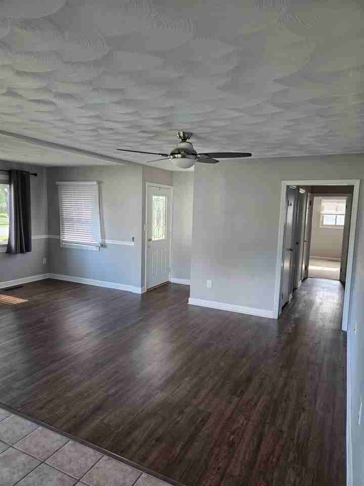 1006 State St - Photo 5 of 11
