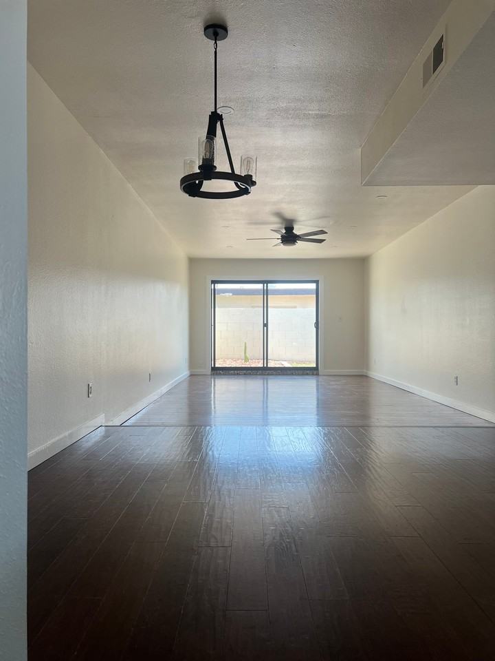 1711 E Gaylon Dr - Photo 2 of 13