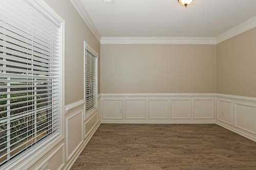 124 Revolutionary Dr - Photo 2 of 7