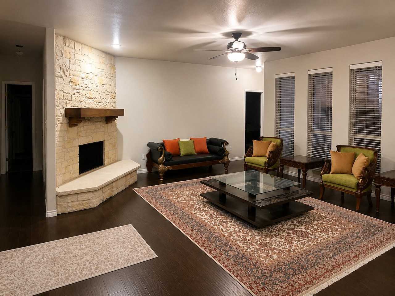 1622 Lake Travis Dr - Photo 5 of 20