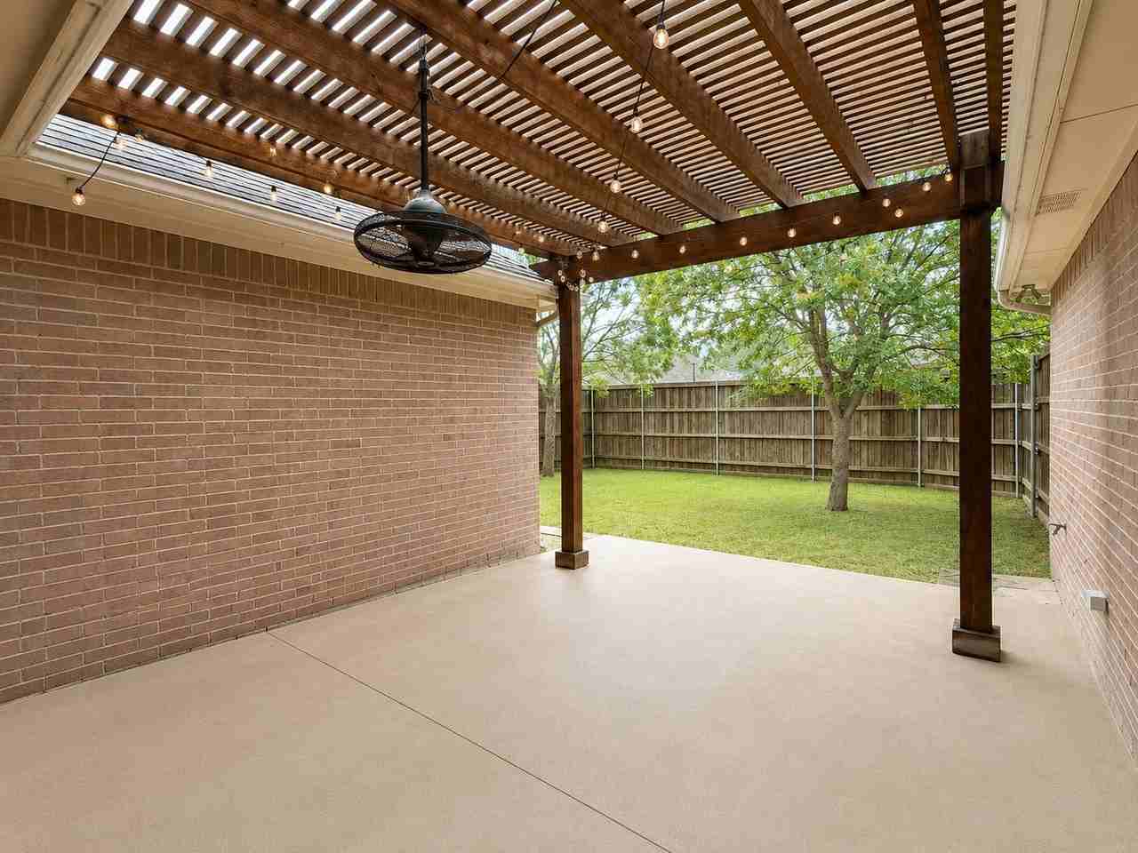 1622 Lake Travis Dr - Photo 6 of 20