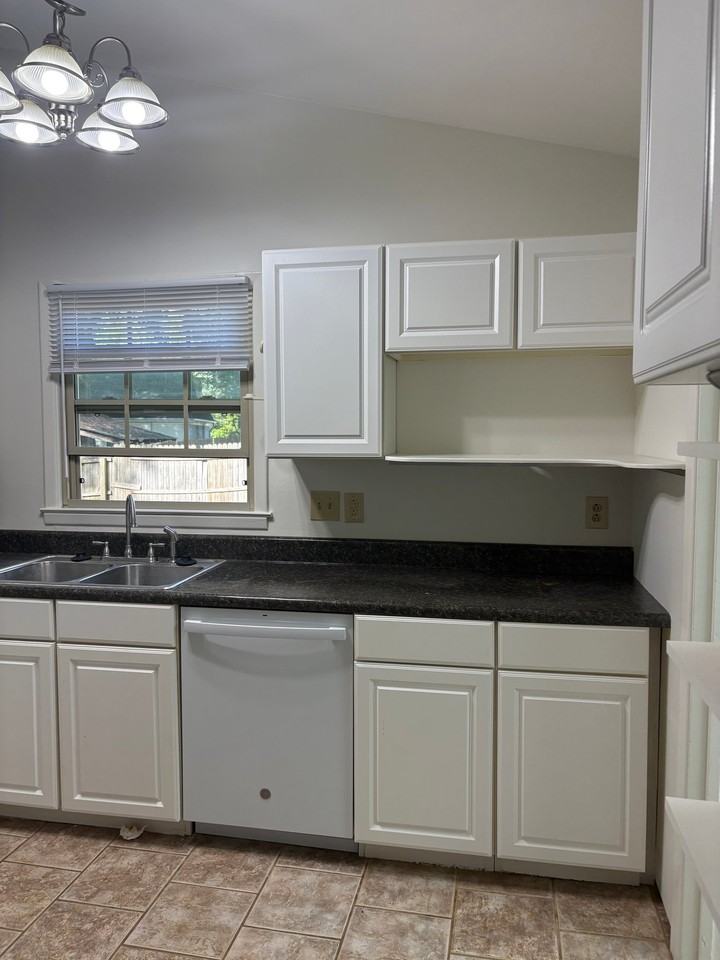 124 Apple Tree Ct - Photo 3 of 14