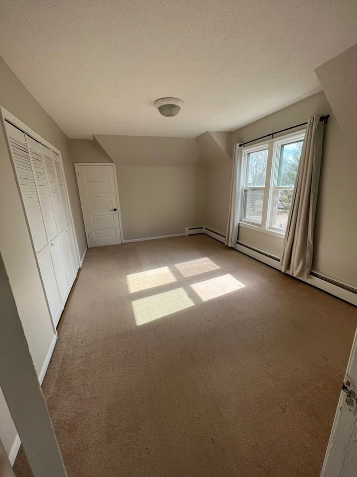 241 6th St - Photo 2 of 5