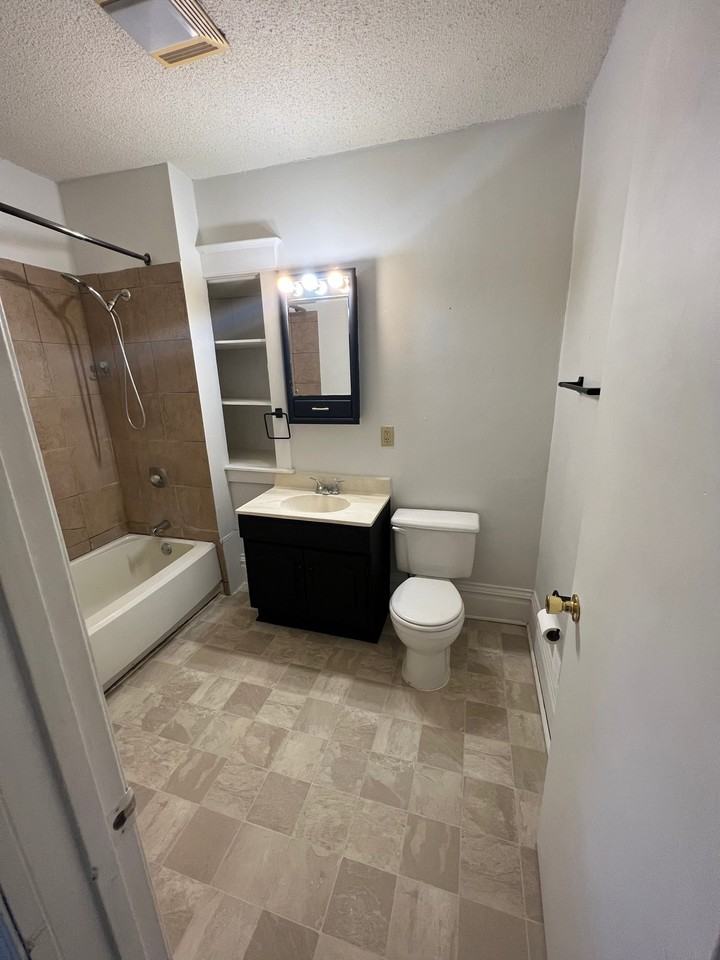 241 6th St - Photo 5 of 5