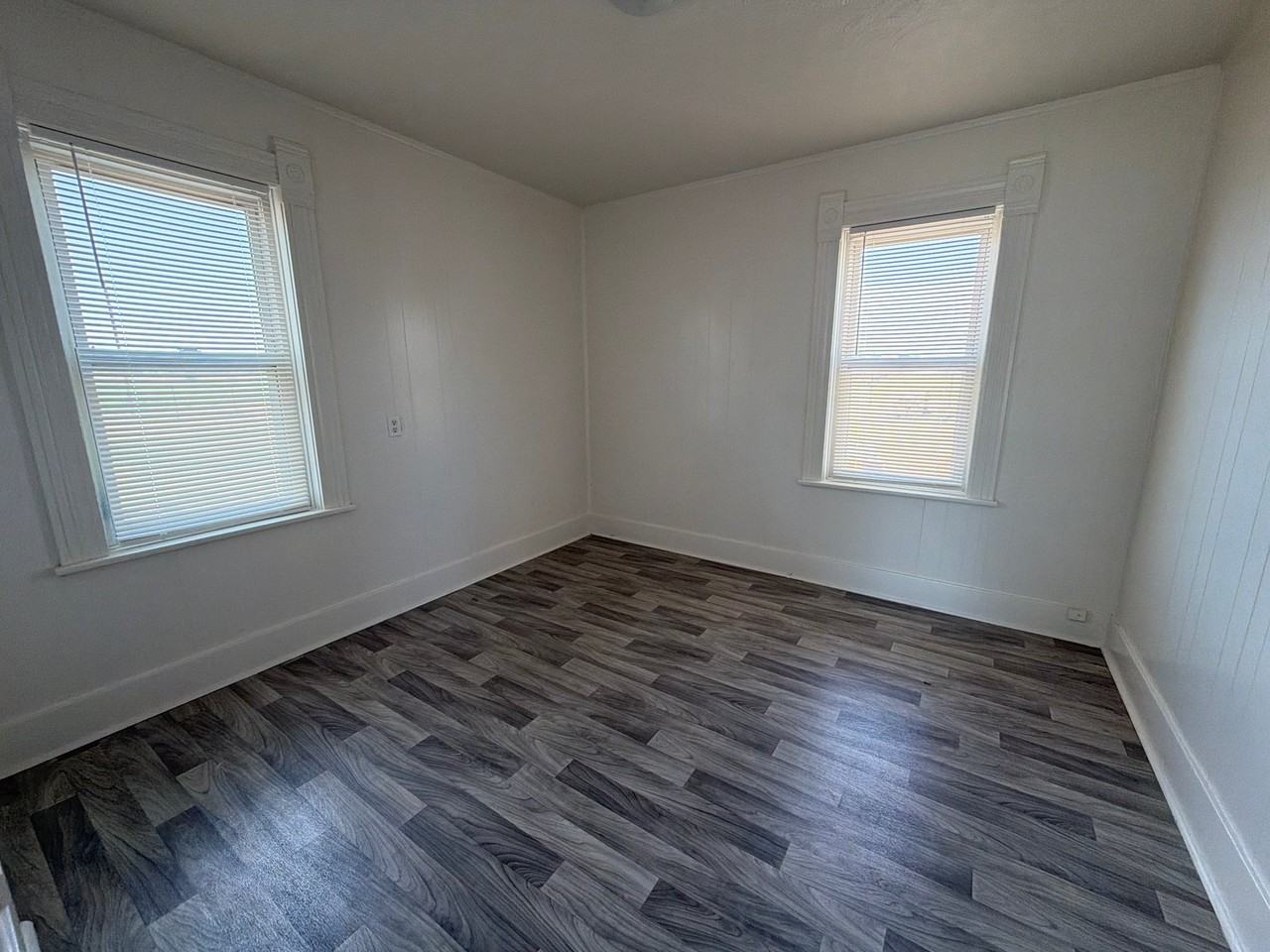 27027 5th Ave - Photo 3 of 20