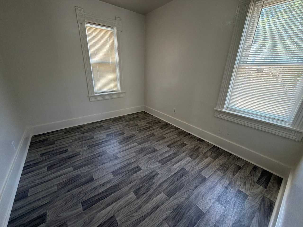 27027 5th Ave - Photo 6 of 20