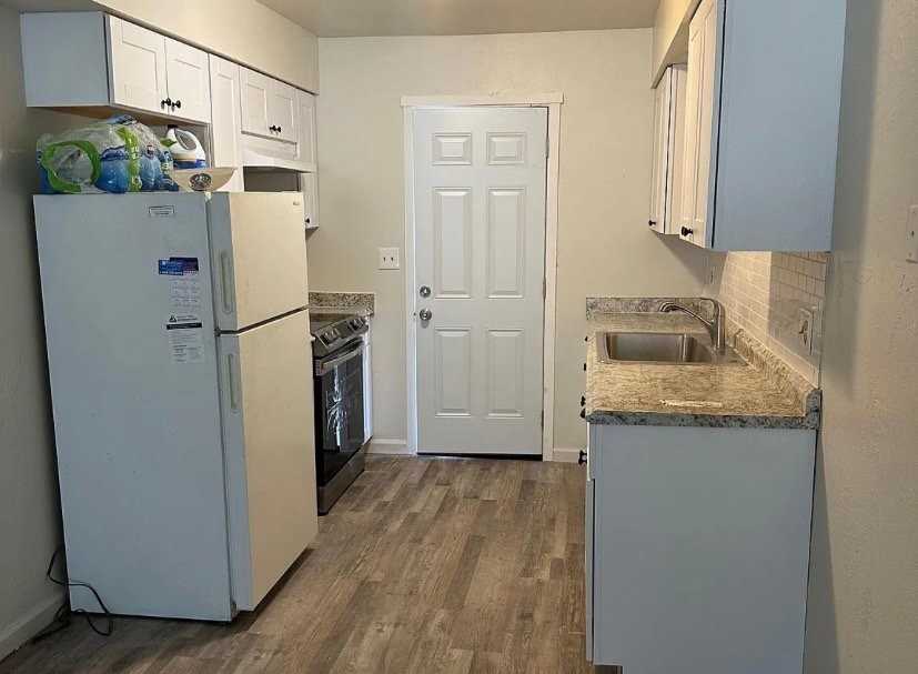 1706 N Douty St #C - Photo 3 of 7