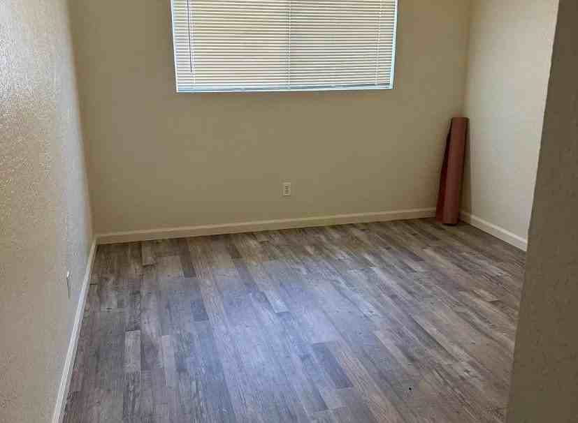 1706 N Douty St #C - Photo 5 of 7
