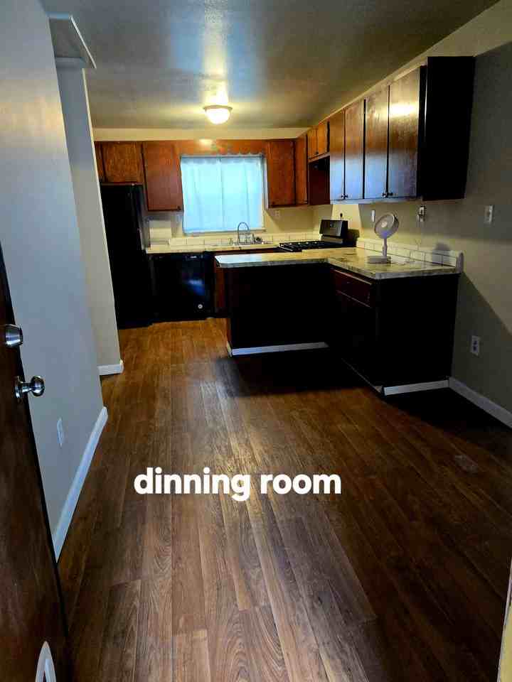 630 E Saint Vrain St - Photo 6 of 15