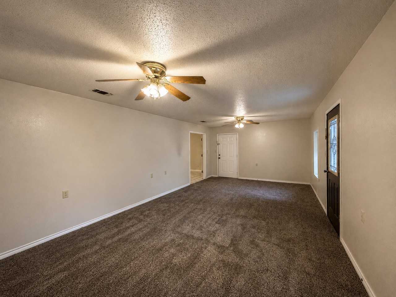 712 Edgewood Cir - Photo 2 of 14