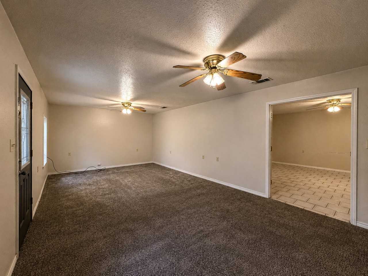 712 Edgewood Cir - Photo 3 of 14