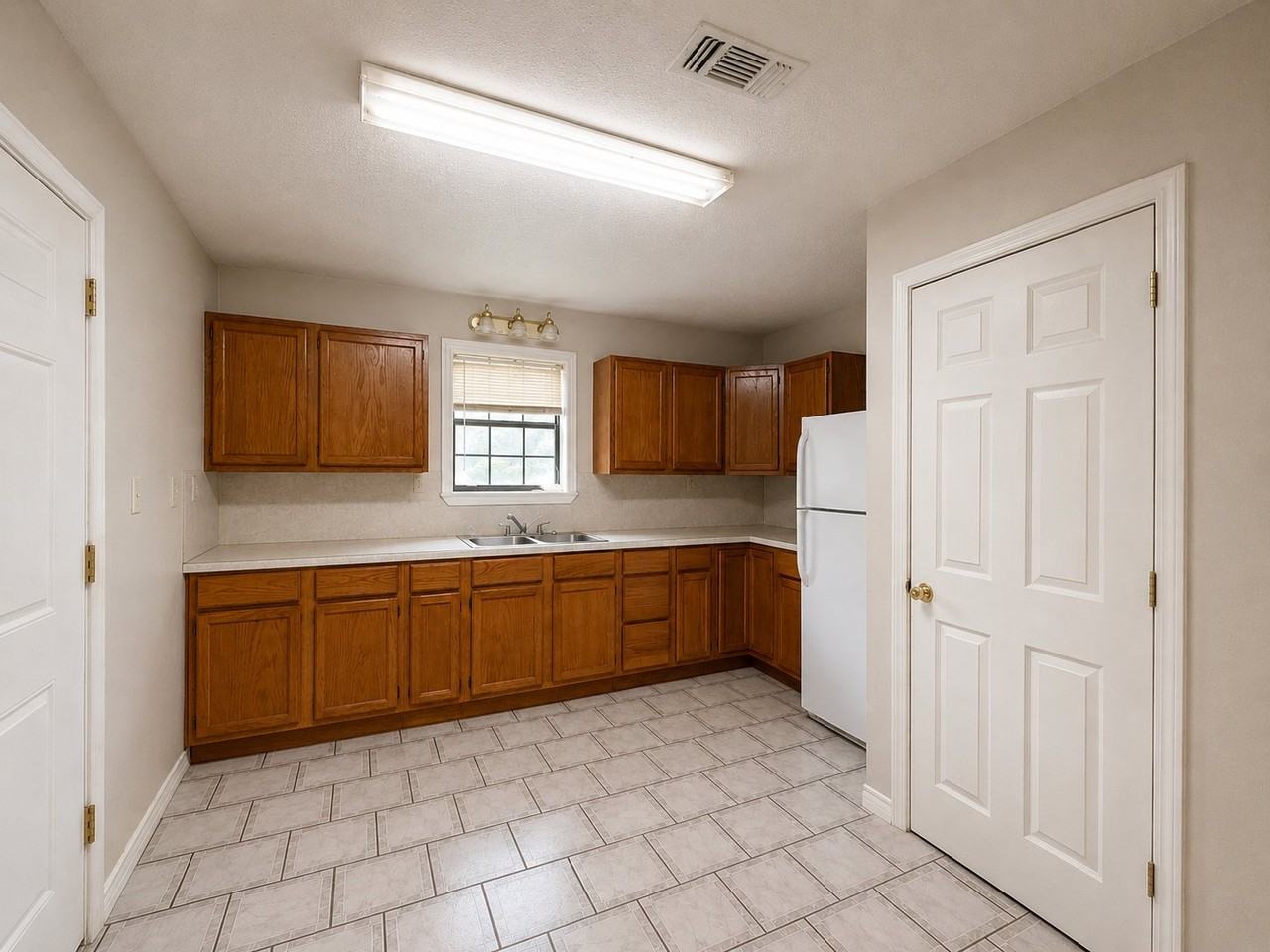 712 Edgewood Cir - Photo 4 of 14