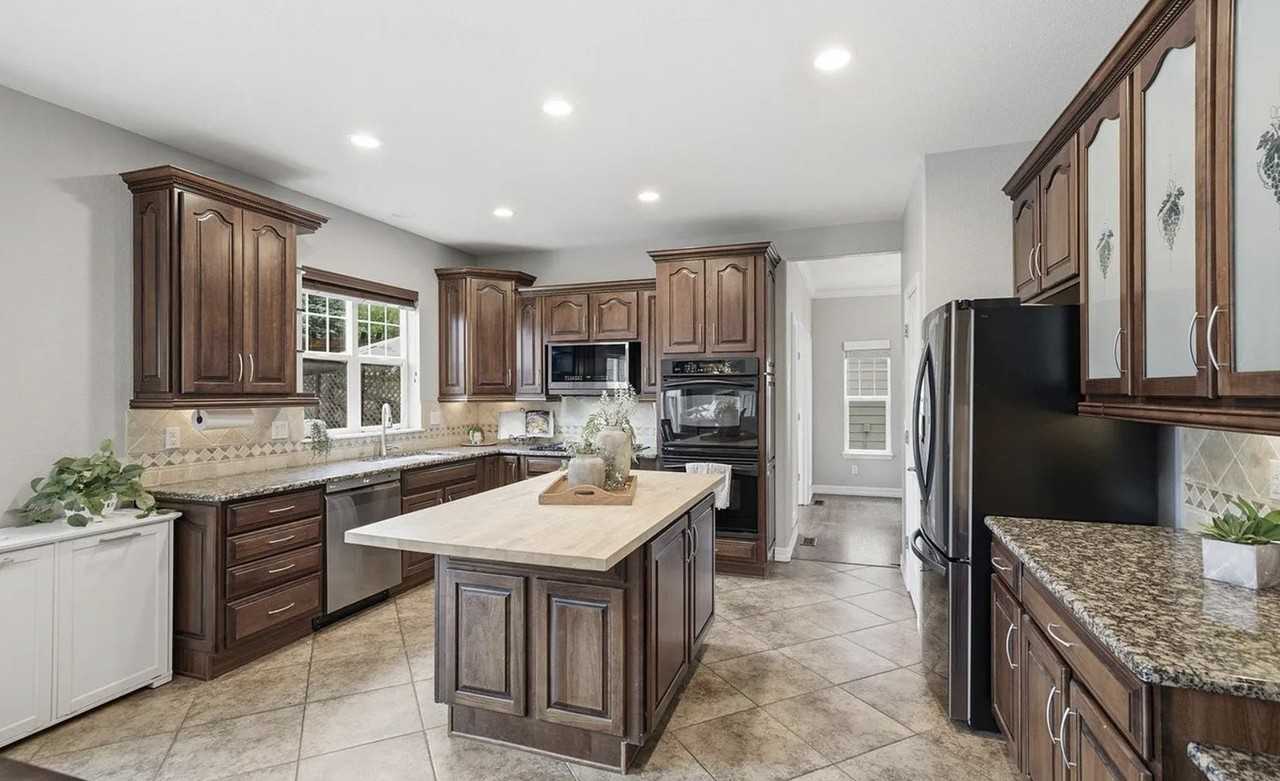 2212 Ridgetrail Dr - Photo 5 of 18