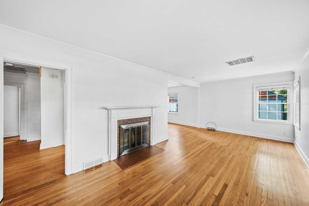 1424 Lyon Ct - Photo 3 of 20