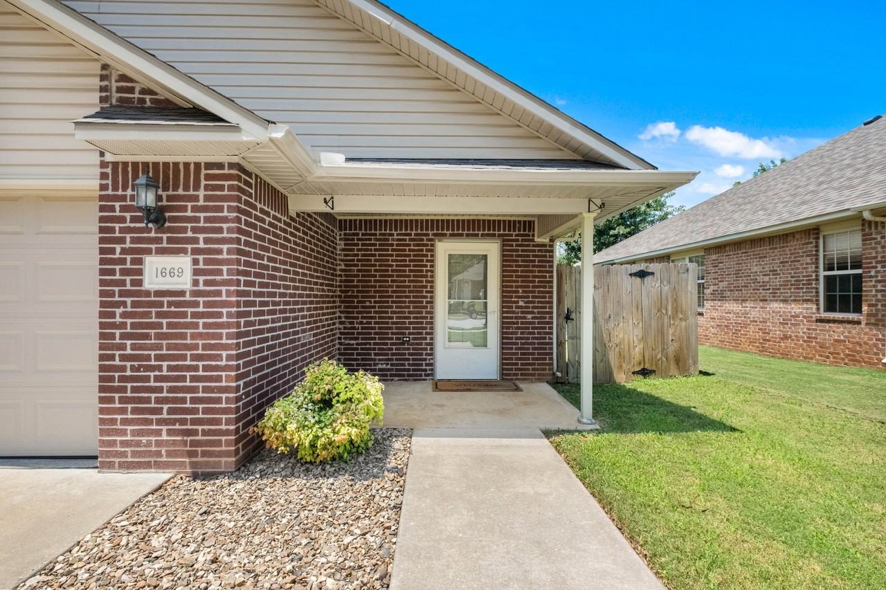 1669 N Evening Shade Dr - Photo 3 of 29