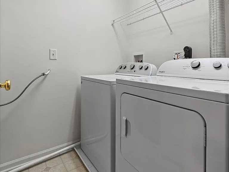 10033 Cummings St - Photo 2 of 12