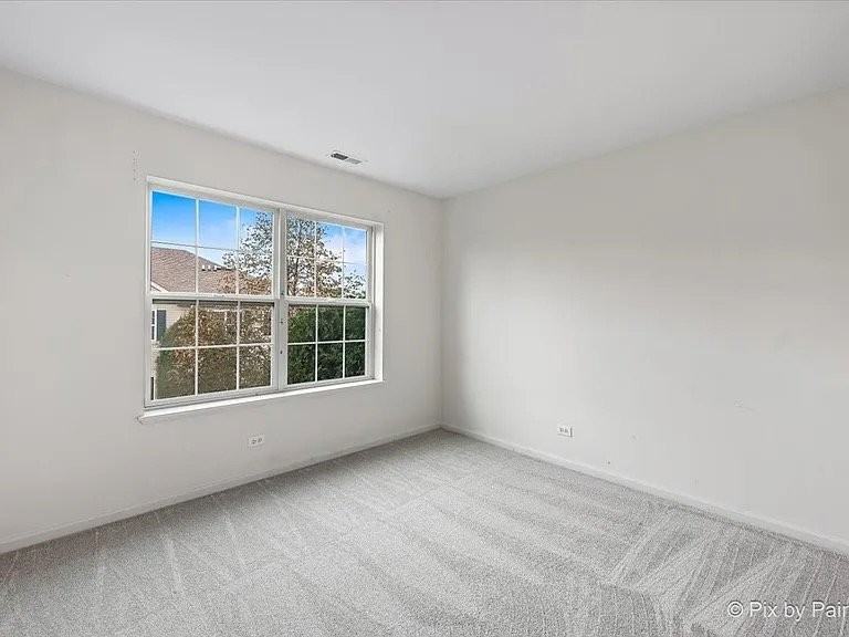 10033 Cummings St - Photo 4 of 12