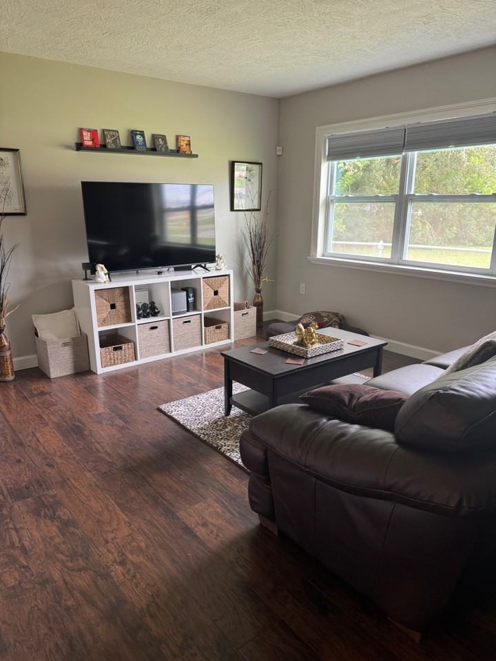 1162 La Salle St - Photo 3 of 10