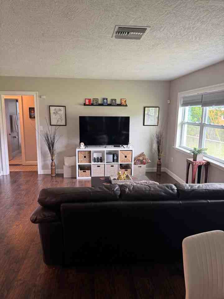 1162 La Salle St - Photo 4 of 10